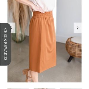 Modest midi skirt with elastic waist in rust!